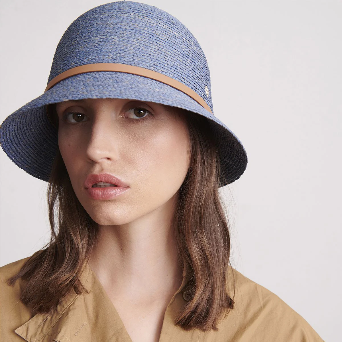 Besa 6 Cloche - Image 11