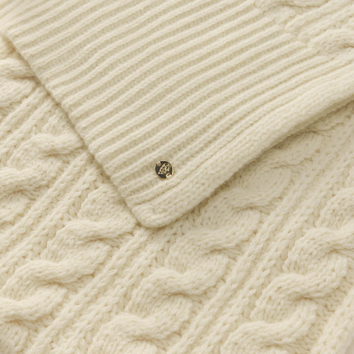 Faye Wool Cable Scarf - Image 6